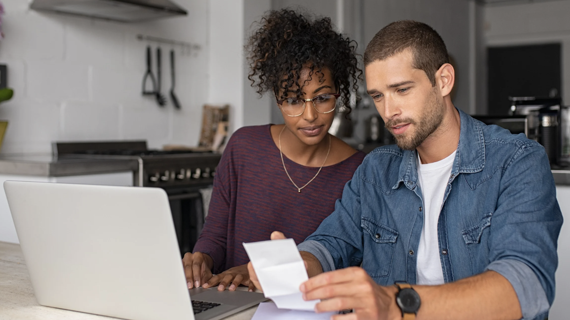 Why I No Longer Endorse Buying Online Life Insurance. The sale of online insurance is increasing at substantial rates however, the problems associated with purchasing life insurance online are important to understand.